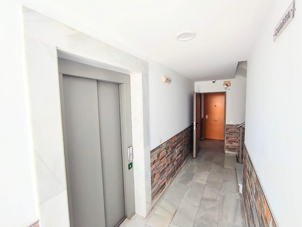 Manuela Nogales Apartments! マラガ エクステリア 写真